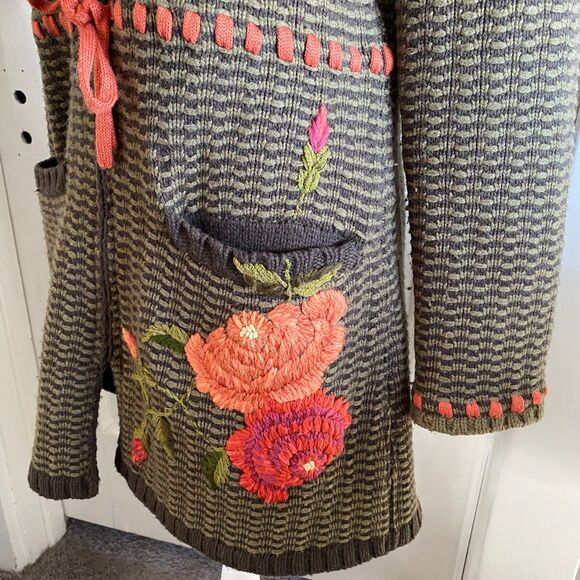 Cabi Wool Blend Long Cottagecore Embroidered Floral Hooded Zip Knit Sweater Sz S - Picture 5 of 14